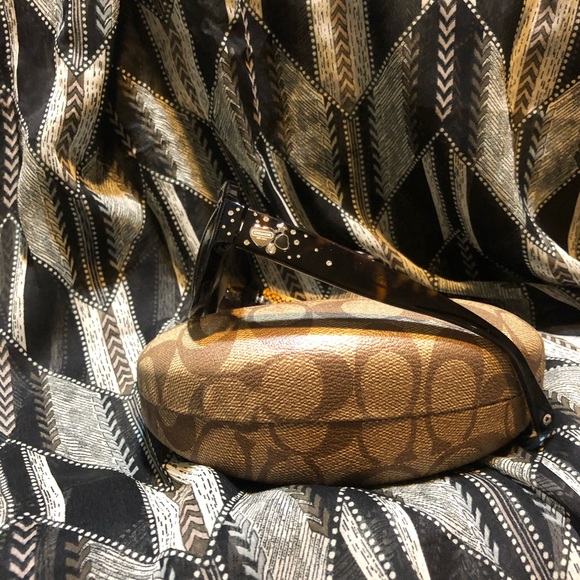 Coach - Picture 2 of 4